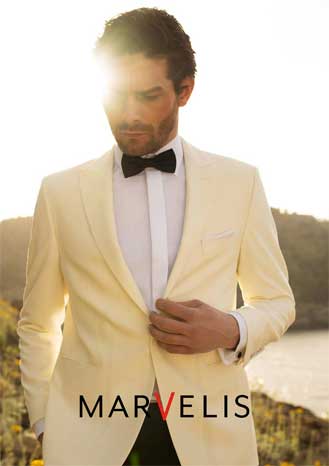 MARVELIS Hemden – elegant gekleidet für festliche Abende und besondere Anlässe Festlicher Look mit weißem MARVELIS Hemd, cremefarbenem Anzug und Fliege – stilvoll gekleidet bei Sonnenuntergang